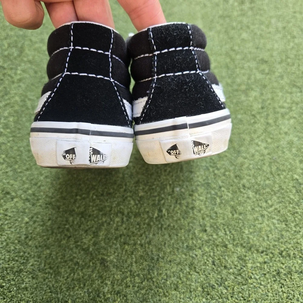 Kids Black Classic Vans Sneakers Strapped Size 1